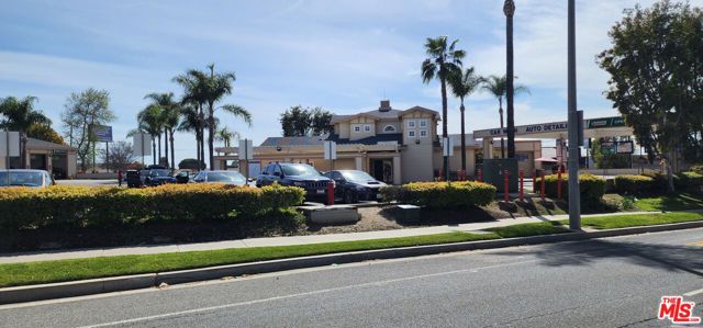 12129 Beverly Boulevard, Whittier CA: https://media.crmls.org/mediaz/cbe76d4d-f12e-4a42-8cd2-009d24fe3fe2.jpg
