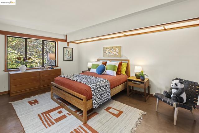 25 Dartmouth Dr, Berkeley CA: https://media.crmls.org/mediaz/cbe771d5-3cee-4ac0-bd31-d5a42b8e8a57.jpg