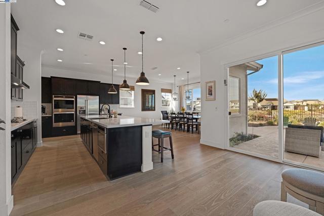 2495 Kruip Ct, Lathrop CA: https://media.crmls.org/mediaz/cbe7ea16-0312-4a85-bf69-1bf2be3fb89a.jpg