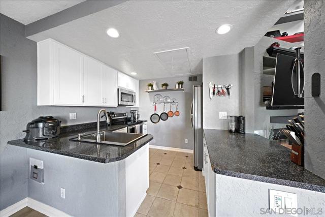 5440 Baltimore Dr, La Mesa CA: https://media.crmls.org/mediaz/cbe7ff43-1cb1-4ab4-99e8-ba913c351fb8.jpg