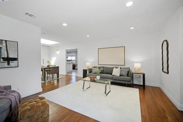 17303 Via Andeta, San Lorenzo CA: https://media.crmls.org/mediaz/cbe868c9-79fb-4b33-8084-772f2ccb8673.jpg
