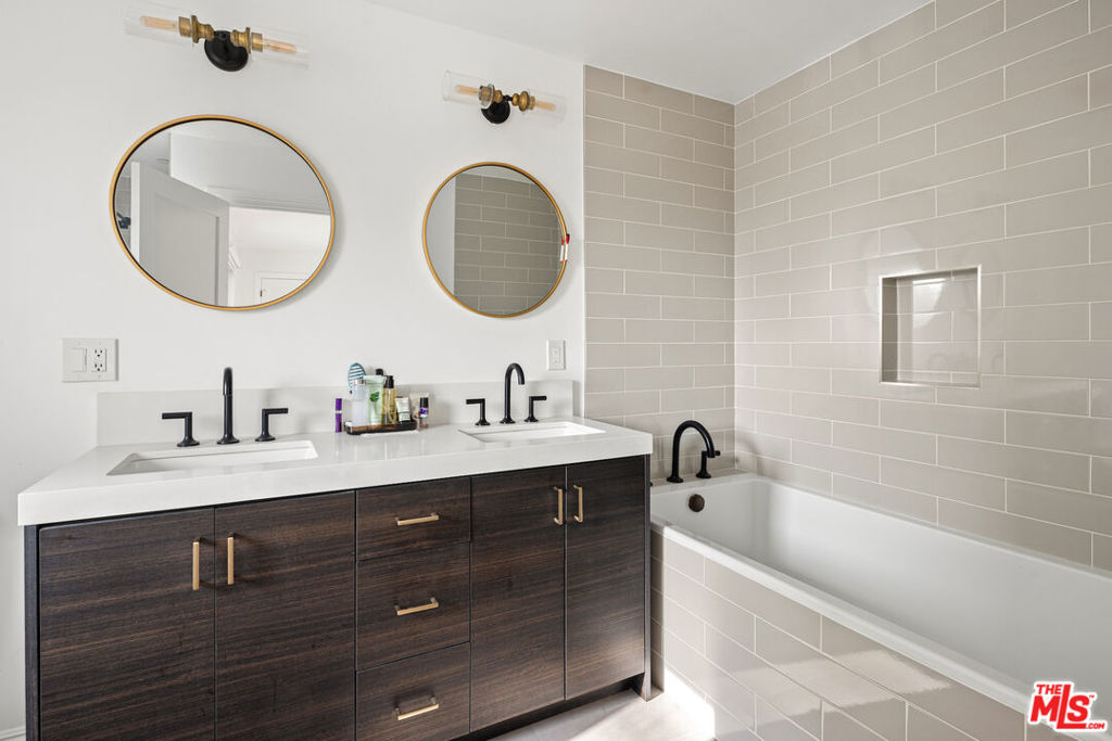 MLS #25575953 img 17