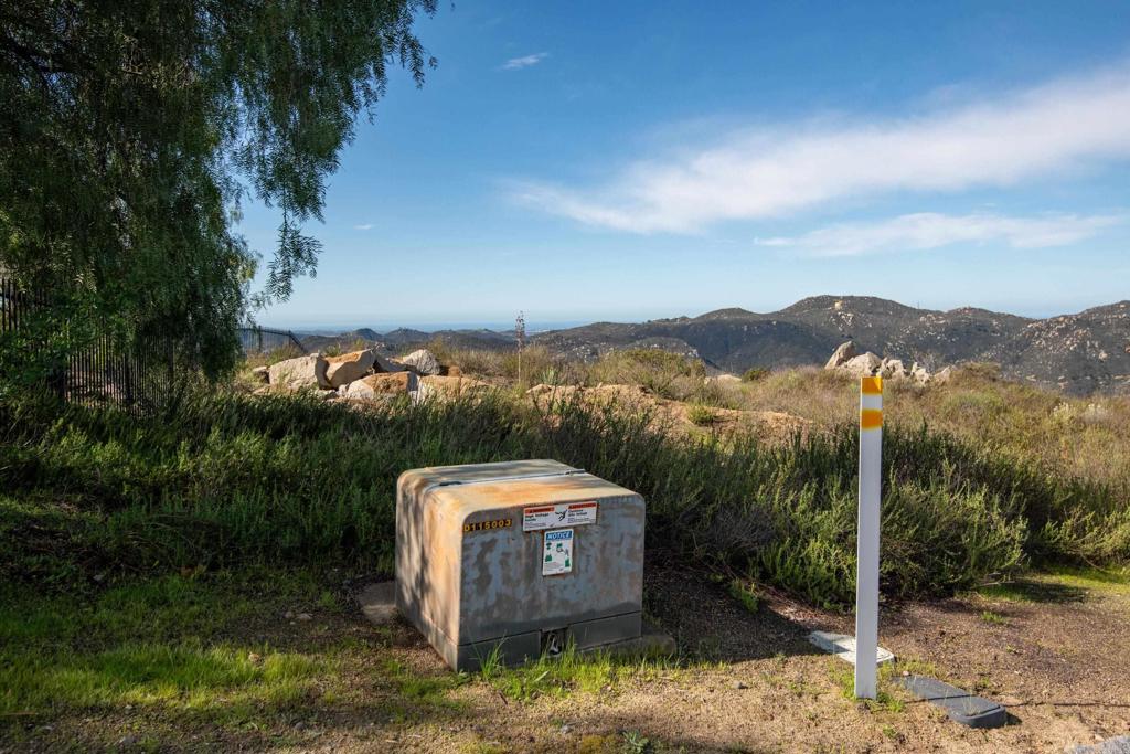 Meadow Glen Way W