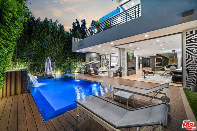 849 N Spaulding Avenue, Los Angeles CA: https://media.crmls.org/mediaz/cbe94806-e449-49c8-be26-070ee6694248.jpg