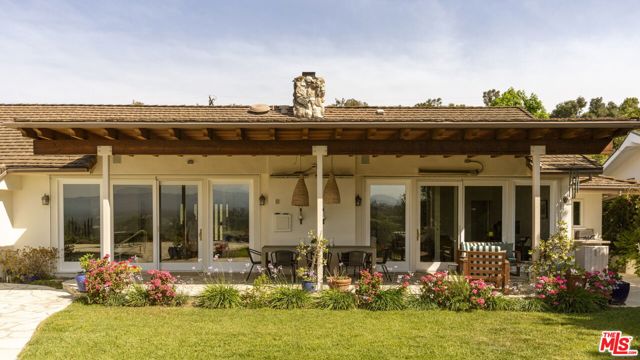 16303 Mandalay Drive, Encino CA: https://media.crmls.org/mediaz/cbe9493c-5975-4bef-b2d1-95dc044b1e95.jpg
