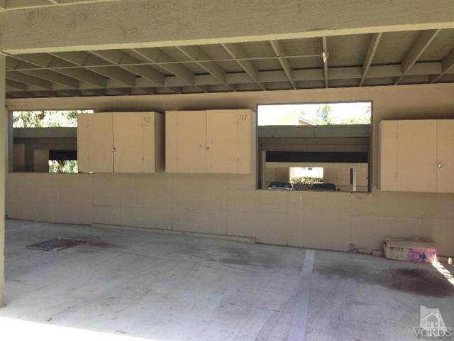 245 Oak Leaf Drive, Thousand Oaks CA: https://media.crmls.org/mediaz/cbe95d41-08f0-4366-8ca0-d7a849f386b0.jpg