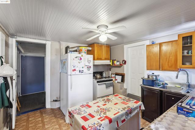 2029 E 22nd St, Oakland CA: https://media.crmls.org/mediaz/cbe9dbf2-bd81-4fa6-ae8e-bd413705537b.jpg