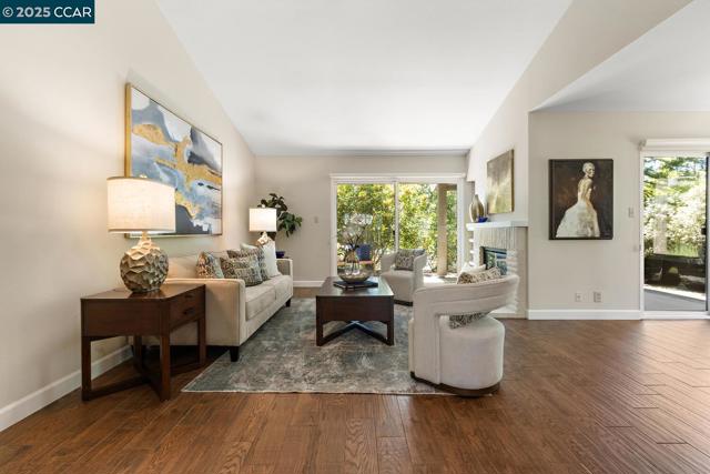 2155 Cactus Ct, Walnut Creek CA: https://media.crmls.org/mediaz/cbea5a96-c1de-4e2f-b1c9-f4757883ee4b.jpg