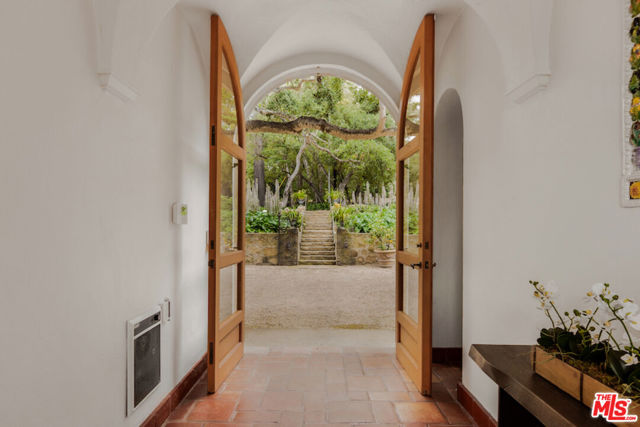 405 Toro Canyon Road, Carpinteria CA: https://media.crmls.org/mediaz/cbeadc9f-1dd6-41de-9d8c-4300f3b00456.jpg