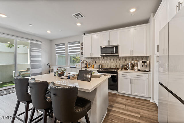 Detail Gallery Image 8 of 27 For 1736 Cayton Loop, West Covina,  CA 91790 - 2 Beds | 2/1 Baths