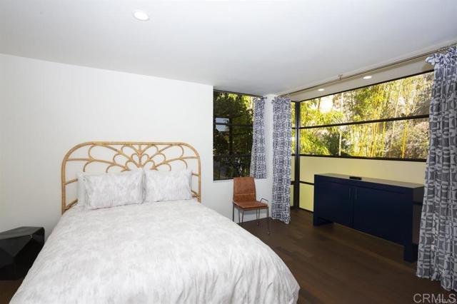 Detail Gallery Image 9 of 14 For 13069 via Lantina, Del Mar,  CA 92014 - 4 Beds | 4/1 Baths