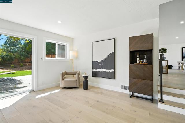 31 Junewood Ct, Danville CA: https://media.crmls.org/mediaz/cbeb6276-d5df-4f2c-9527-7cb32af20cc2.jpg