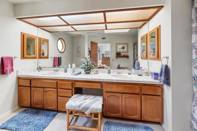 12982 Polvera Ct, San Diego CA: https://media.crmls.org/mediaz/cbebea85-5c8e-4ea8-8ab3-d0c5342c17e6.jpg
