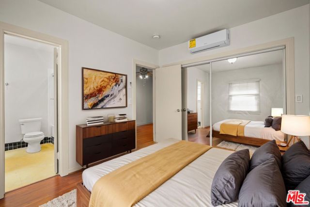 1043 1/2 N La Jolla Avenue, Los Angeles CA: https://media.crmls.org/mediaz/cbec57db-5e7d-40ce-8157-f85972cbc682.jpg