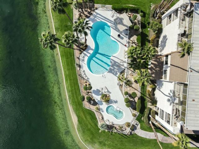 900 Island Drive, Rancho Mirage CA: https://media.crmls.org/mediaz/cbed1366-0e20-4fbd-b2ea-3b8f5215b24f.jpg