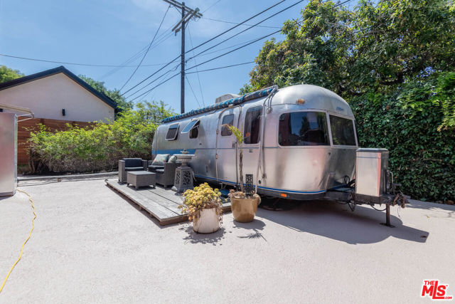 3022 Silver Lake Boulevard, Los Angeles CA: https://media.crmls.org/mediaz/cbed84c0-5135-43d0-a679-eaec2590a43f.jpg