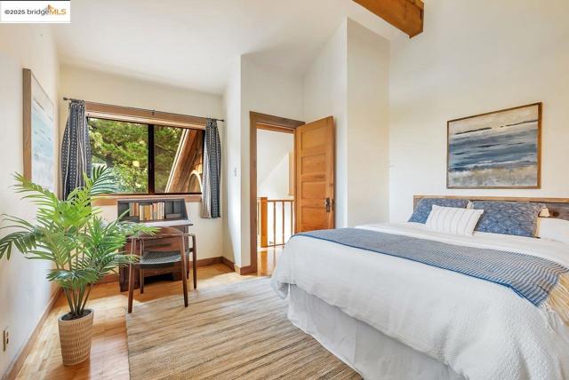 5950 Grizzly Peak Blvd, Oakland CA: https://media.crmls.org/mediaz/cbed8a3a-766e-4983-88df-e4f62a48cfa3.jpg