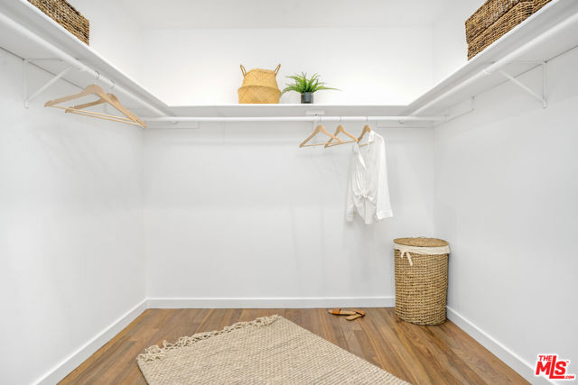 968 Kenfield Avenue, Los Angeles CA: https://media.crmls.org/mediaz/cbedb243-4e4d-494f-9032-3c482f48589d.jpg
