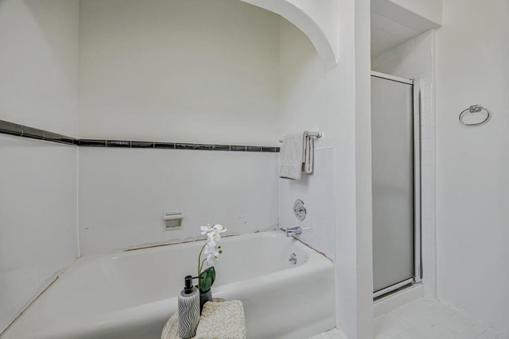 https://media.crmls.org/mediaz/cbedf27b-dd9d-4042-98d8-ebcdd3c5a336.jpg?preset=X-Large