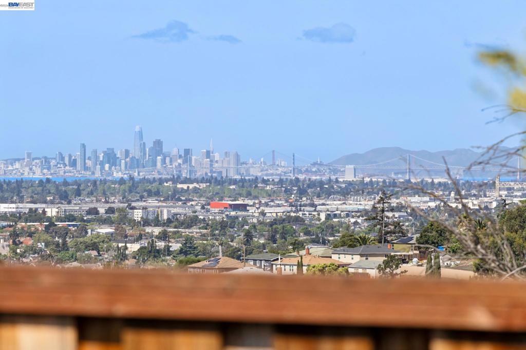 https://media.crmls.org/mediaz/cbedfd7b-29c6-4d85-a055-74a0dec2c0c8.jpg?preset=X-Large
