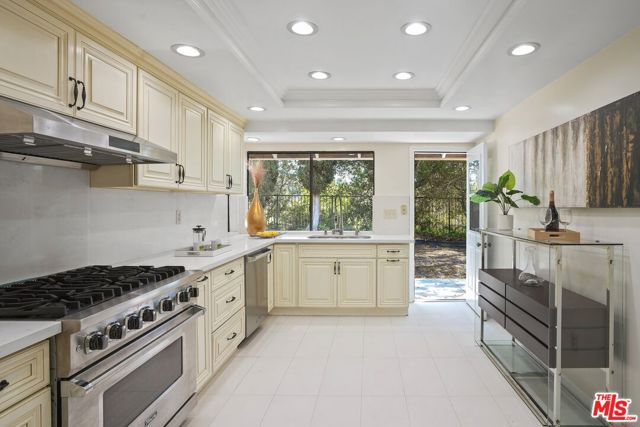2644 Basil Lane, Los Angeles CA: https://media.crmls.org/mediaz/cbee23fb-9dc7-4e37-9e46-77cab3979b94.jpg