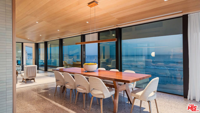 31388 Broad Beach Road, Malibu CA: https://media.crmls.org/mediaz/cbee52ed-5c36-48fb-9f7c-e34f5e8859d8.jpg