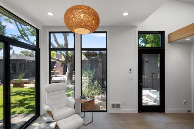137 30th Avenue, San Mateo CA: https://media.crmls.org/mediaz/cbef44da-b70d-4183-b42a-8400500b63e0.jpg