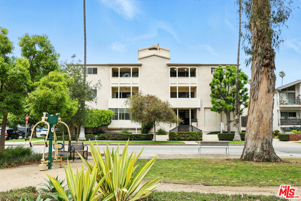 1101 Lincoln Boulevard #1