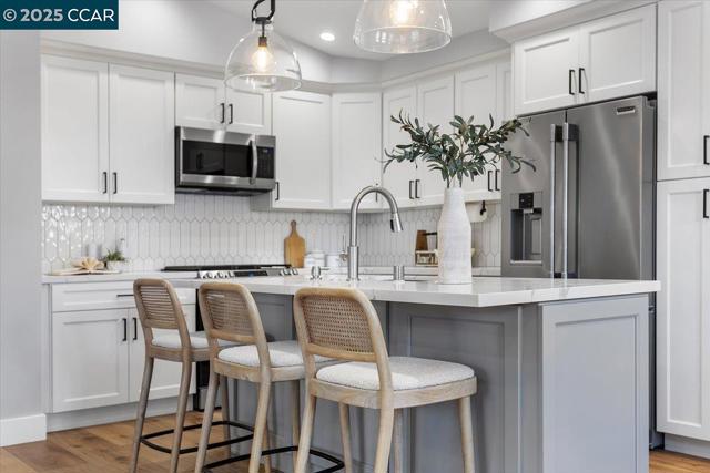 1310 Sutter Creek Ln, San Ramon CA: https://media.crmls.org/mediaz/cbf04877-382e-40c3-99b0-2f5b46a9d17e.jpg
