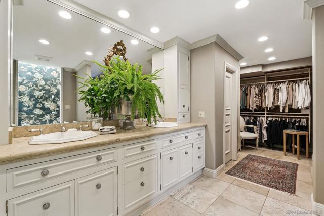 2885 Caminito Merion, La Jolla CA: https://media.crmls.org/mediaz/cbf10252-b44e-4d9c-bcc2-a74ea3b50ca6.jpg