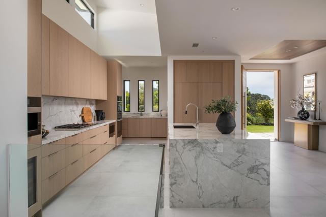 722 Amphitheatre Dr, Del Mar CA: https://media.crmls.org/mediaz/cbf12dfc-e6e6-45e9-93ac-002f3e0cf93d.jpg