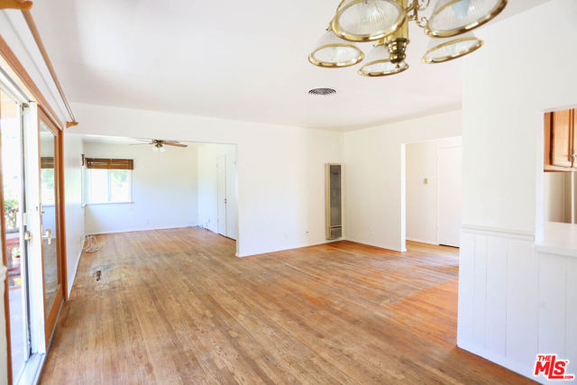 6915 Laramie Avenue photo 8