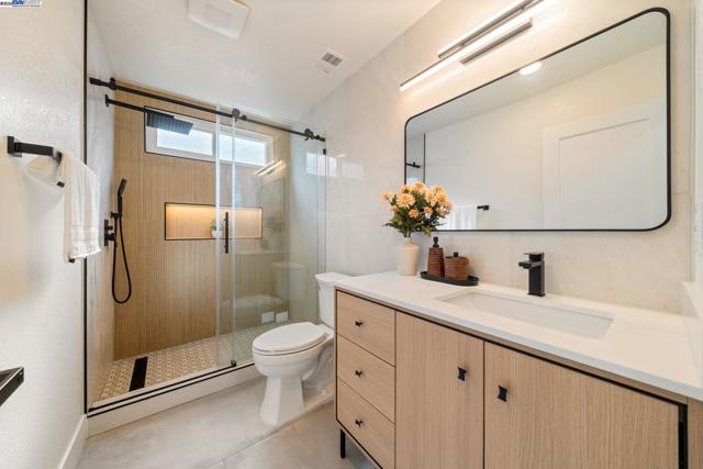 31314 San Andreas Dr, Union City CA: https://media.crmls.org/mediaz/cbf153a4-7e02-4930-aef9-c8bd97f24d30.jpg