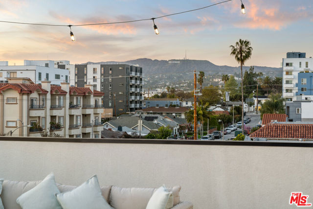 542 1/2 N Serrano Avenue, Los Angeles CA: https://media.crmls.org/mediaz/cbf2dbca-a527-4c47-b128-06a9d8379386.jpg