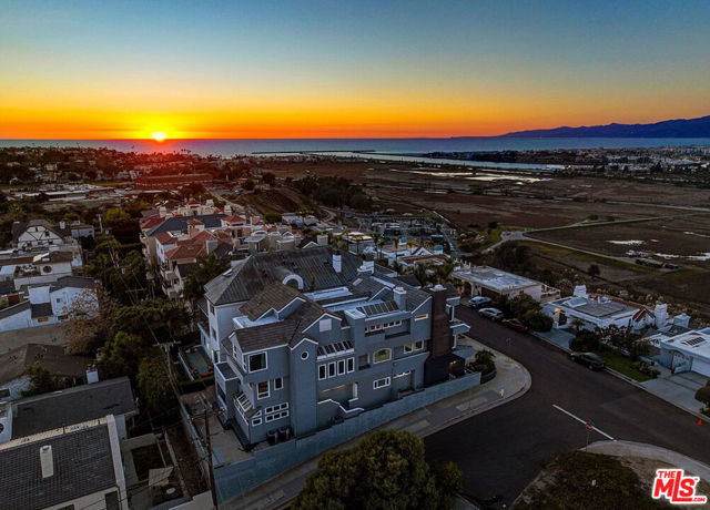 7800 Veragua Drive, Playa del Rey CA: https://media.crmls.org/mediaz/cbf345bc-aedd-42ab-896a-849aea850eda.jpg