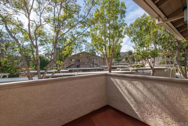 11525 Fury Ln, El Cajon CA: https://media.crmls.org/mediaz/cbf39ce5-dc0f-4faf-81a2-2154a19aac69.jpg