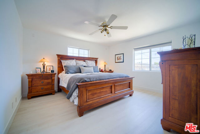 308 13th Street, Seal Beach CA: https://media.crmls.org/mediaz/cbf3e8cc-25eb-4407-98f1-2d953f52b140.jpg