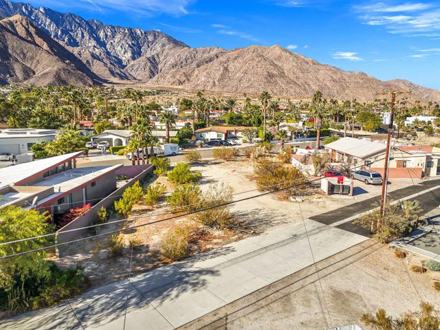 2670 Junipero Avenue, Palm Springs CA: https://media.crmls.org/mediaz/cbf3f80d-631a-400c-97bf-f2d457eaea4f.jpg