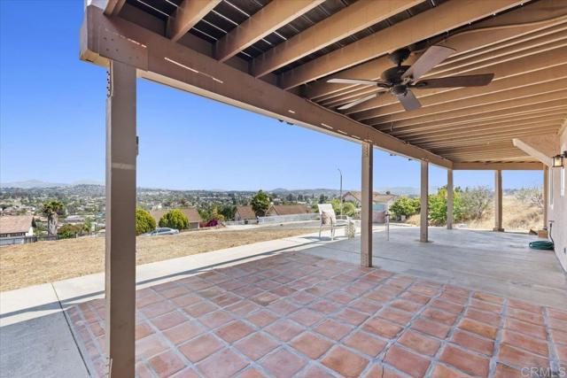 1435 Archwood Place, Escondido CA: https://media.crmls.org/mediaz/cbf45c60-0d4c-42db-865d-b258eddb1c32.jpg