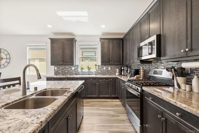Detail Gallery Image 9 of 36 For 28007 Moosa Creek Way, Valley Center,  CA 92082 - 4 Beds | 2 Baths