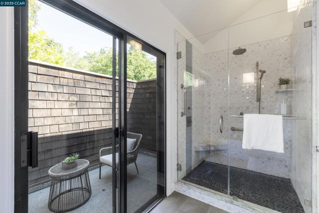 25 Watchwood Ct, Orinda CA: https://media.crmls.org/mediaz/cbf54de1-3cdc-4e86-aadb-f1c0f9323b1d.jpg