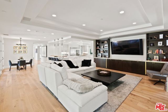 23593 Park South Street, Calabasas CA: https://media.crmls.org/mediaz/cbf586a6-144a-4956-9c46-d24f848c242e.jpg