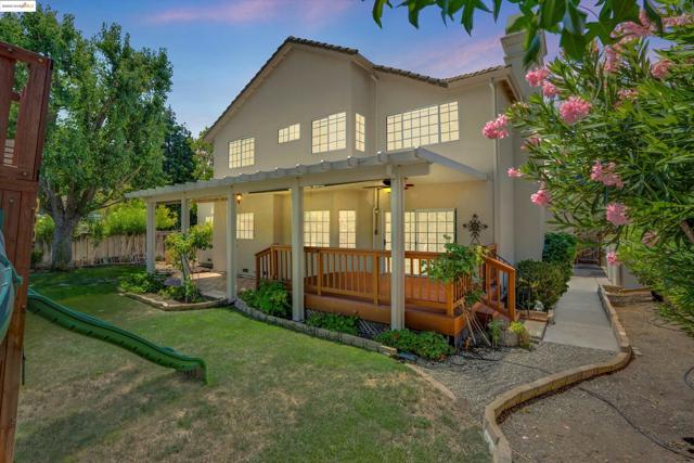 805 Devonshire Loop, Brentwood CA: https://media.crmls.org/mediaz/cbf61060-1462-40cd-b318-805c57aa786f.jpg