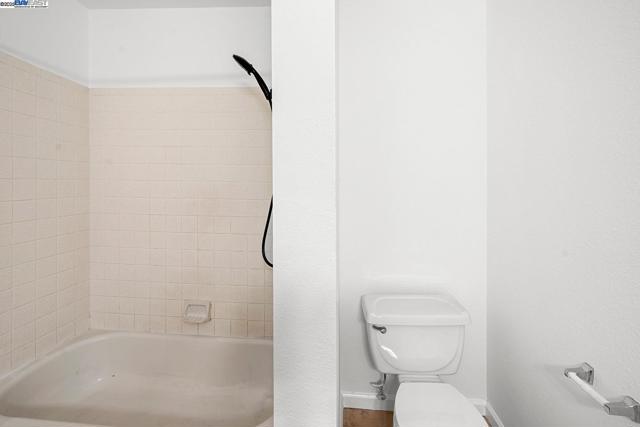 5917 Pine Vista Way, Elk Grove CA: https://media.crmls.org/mediaz/cbf70a8f-053a-46cc-8ce4-a0aec5d2a752.jpg