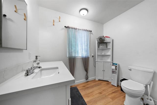 42 48 E 5Th Street, National City CA: https://media.crmls.org/mediaz/cbf7354a-7729-46b1-8101-f6f09ef91f59.jpg