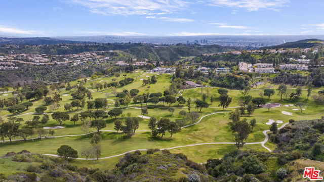 2241 Canyonback Road, Los Angeles CA: https://media.crmls.org/mediaz/cbf89bec-7256-40a0-946d-e97f3d26b781.jpg