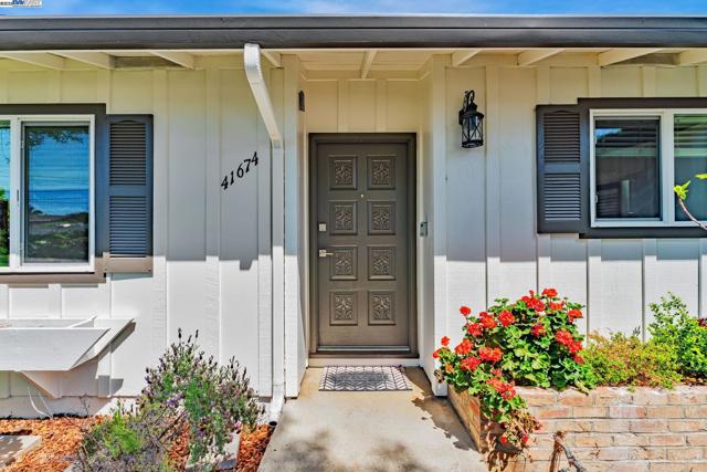 Image 3 of 43 For 41674 Mahoney St