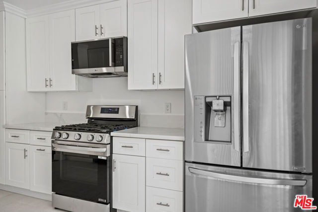 11860 Chandler Boulevard, Valley Village CA: https://media.crmls.org/mediaz/cbf95e69-b43d-4963-953d-4d820ee88d69.jpg