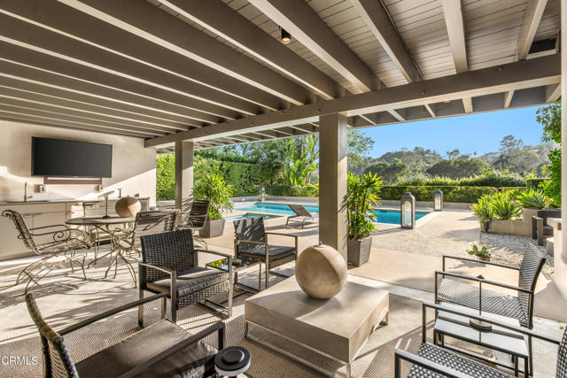 1240 Chateau Road, Pasadena CA: https://media.crmls.org/mediaz/cbfa5a99-128e-40d6-a4be-f1a089202fe2.jpg