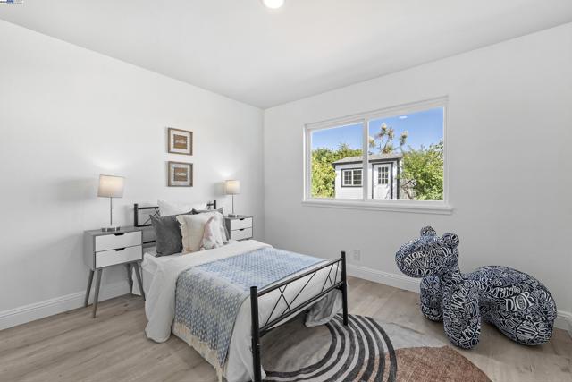924 Magnolia Dr, Alameda CA: https://media.crmls.org/mediaz/cbfaacbb-1d52-4406-add1-e558116675dd.jpg